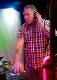 Mobile DJ Hire and Disco Party Services Romford, Essex   Music and Lights 1164329 Image 4